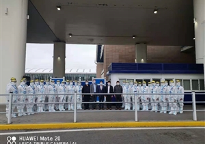 創(chuàng  )始人馮中?？赐繂?wèn)公司駐浦東機場(chǎng)防疫輔助隊員